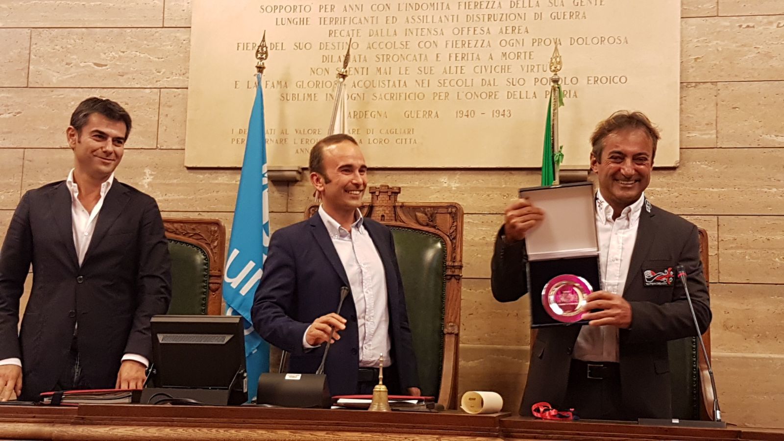 “Campione e vicino ai deboli”, il comune premia il velista Andrea Mura