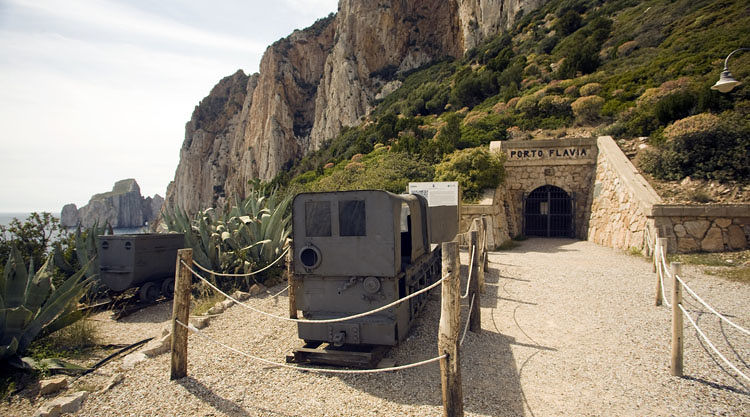 Sardegna, nuove strade ferrate abusive spuntano come funghi in aree protette