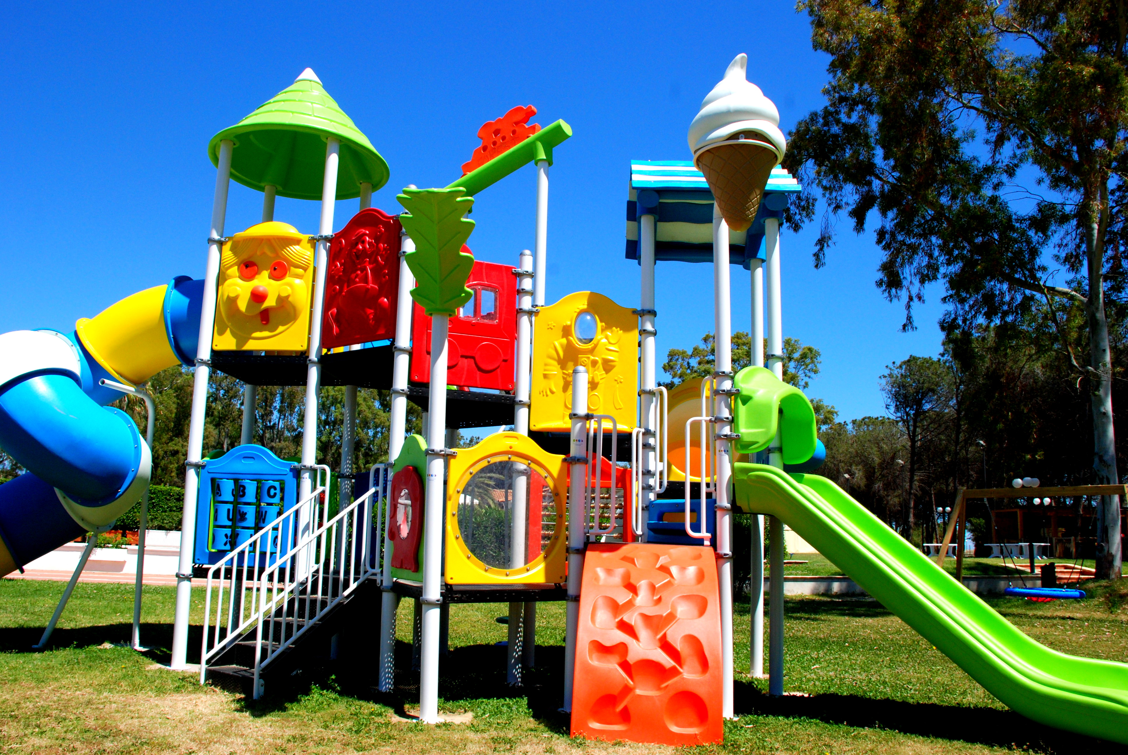 Giochi accessibili ai bambini disabili. A Monserrato nasce, immerso nel verde, un parco inclusivo