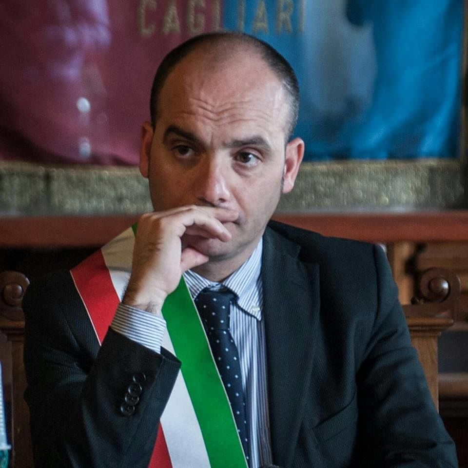 Uta sogna trasporti veloci e festeggia: “Cittadini modello, cala la tassa rifiuti”