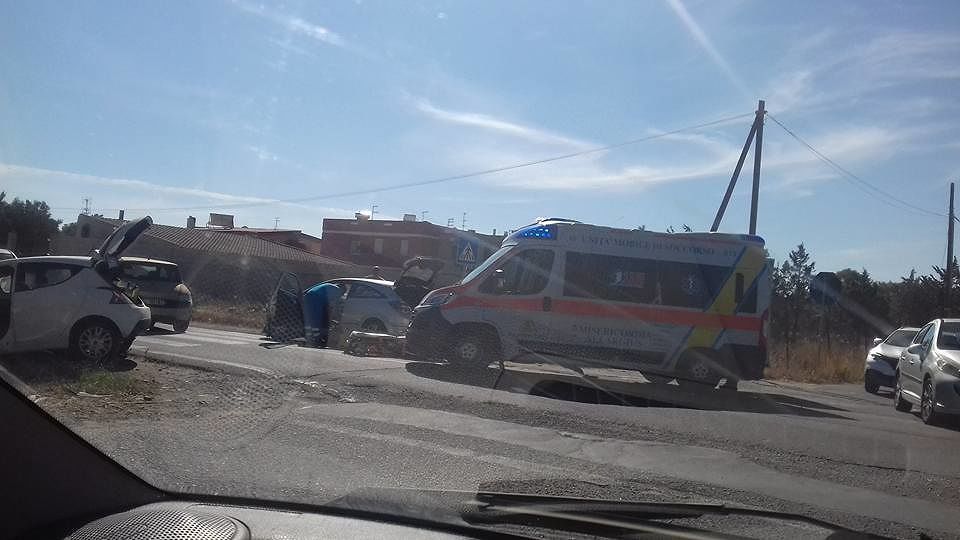 Flumini, incidente sulla strada maledetta: sul posto un’ambulanza