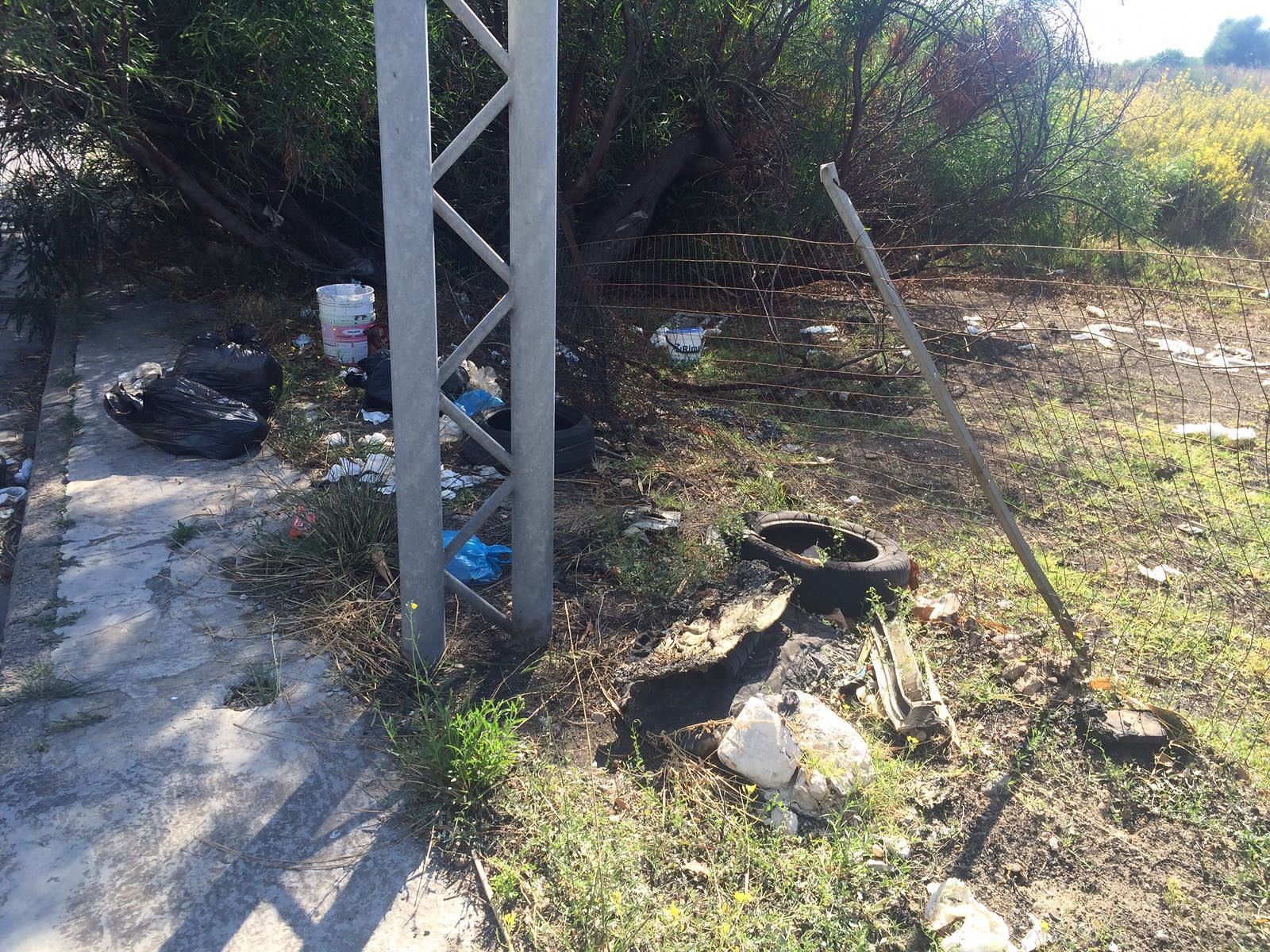 “A dare il benvenuto al parco di Molentargius sono le discariche a cielo aperto”