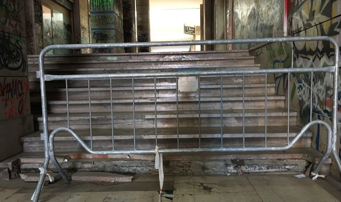 Via Dante, Gallerie Ormus vandalizzate e buie: residenti denunciano il Comune