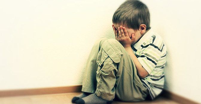 Su Planu, bimbo iperattivo picchia le insegnanti in classe: una finisce all’ospedale