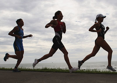 Aggredita da borseggiatore, ma lei fa triathlon: scatta, urla e lo mette in fuga