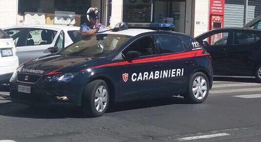 Via Castiglione, minorenne e pregiudicato fermati su scooter rubato