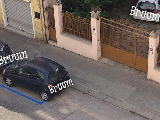 Via Farina, la strada di Cagliari dove chi ha un ciclomotore non ha speranza