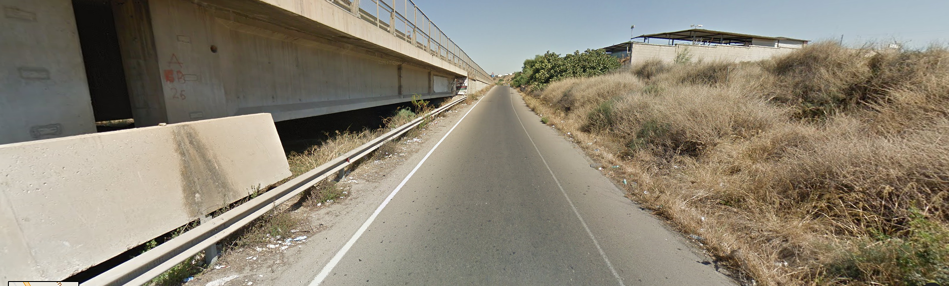 Via Brenta, altro che prevenzione alluvioni: canali ostruiti da bottiglie