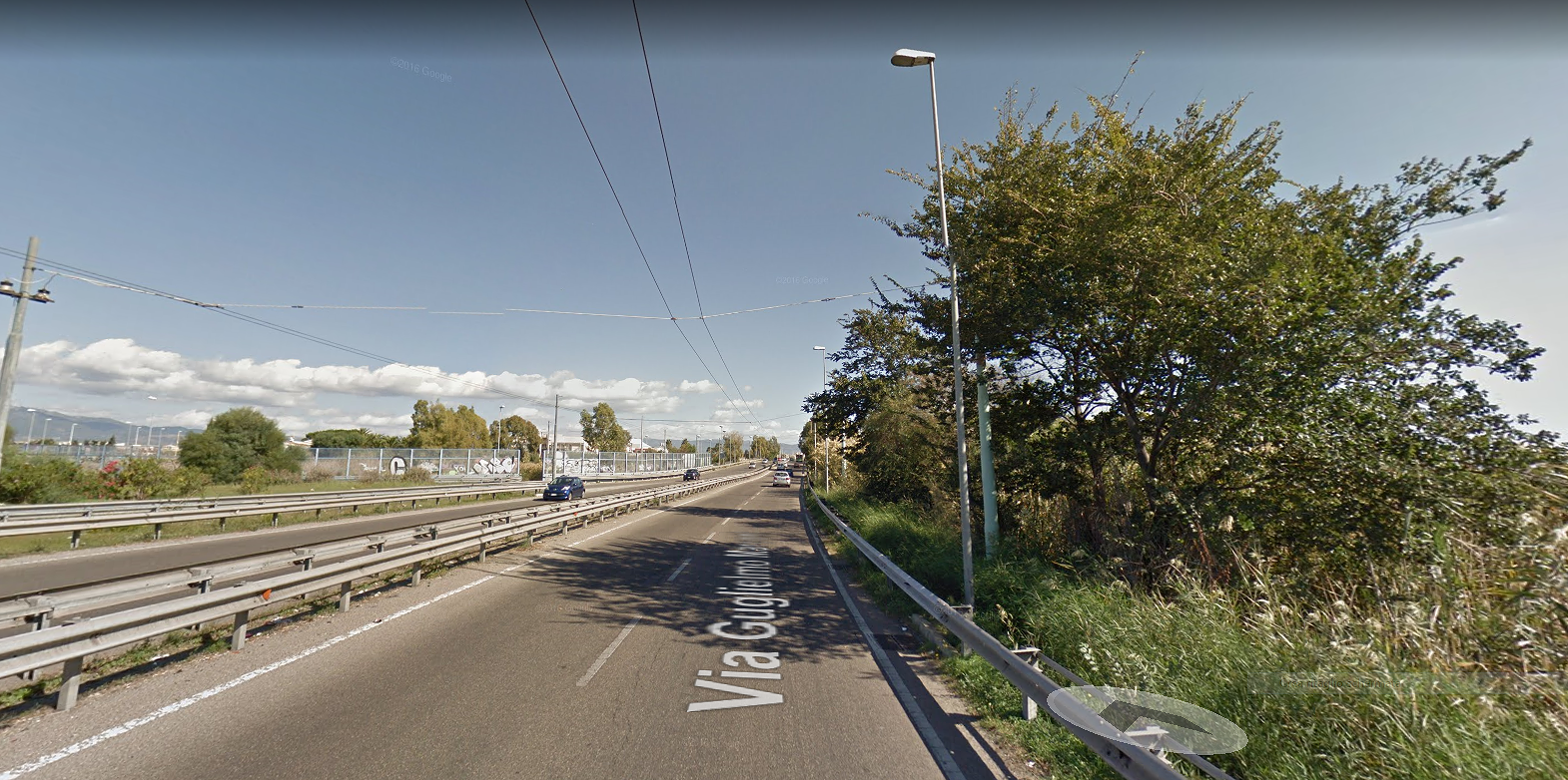 Quartu, in viale Marconi illuminazione spenta e regno dei rifiuti