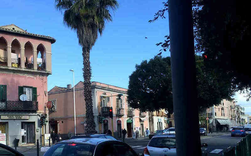 Pirri, zero spazi per giovani e anziani:“La scuola di via Zucca occupata da abusivi”