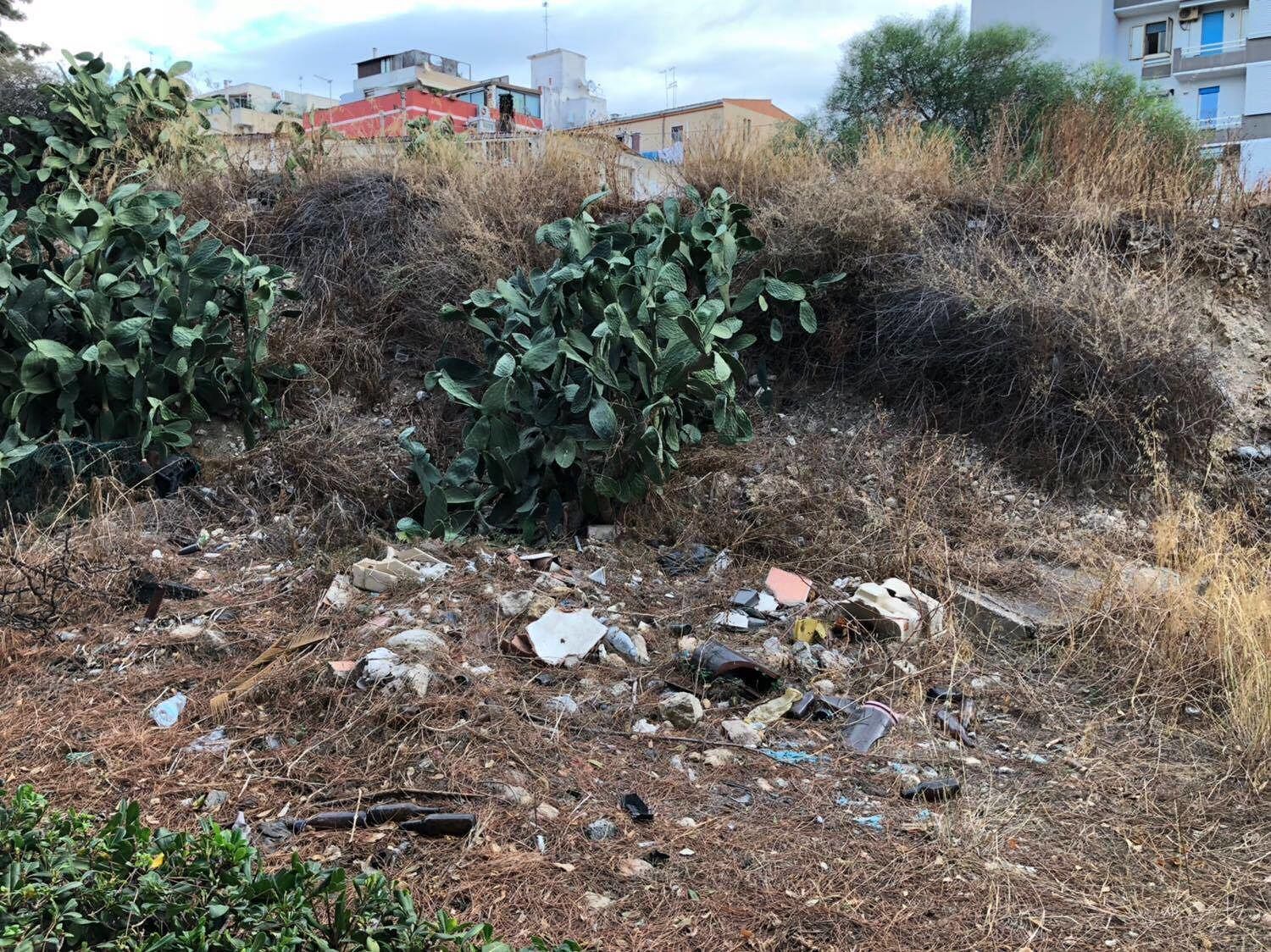 Via Messina, l’immondezzaio all’amianto a due passi da Bonaria