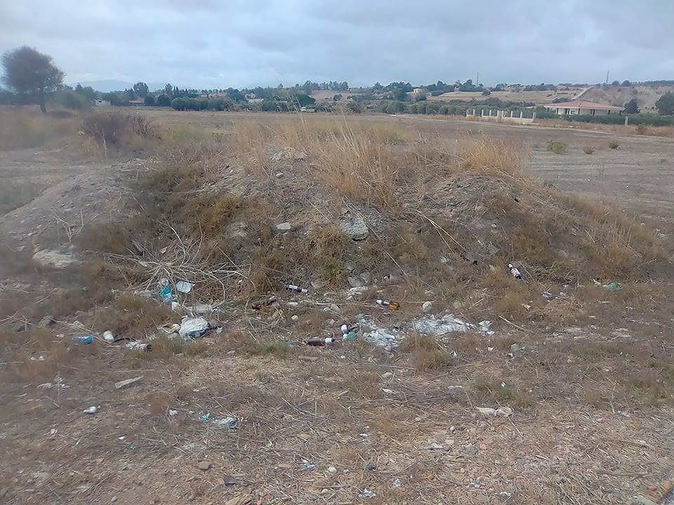 Sestu, quei campi abbandonati a discarica: la protesta dei cittadini