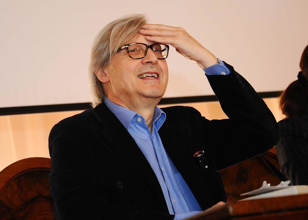 Ponte di Poggio dei Pini, nuovo Sgarbi show: “In Regione teste di c…,date quei soldi alla Cultura”