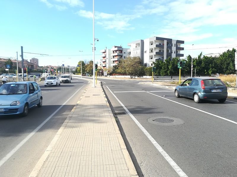 Cagliari, in via Vesalio le auto sfrecciano come in un autodromo: 15 incidenti in 20 mesi