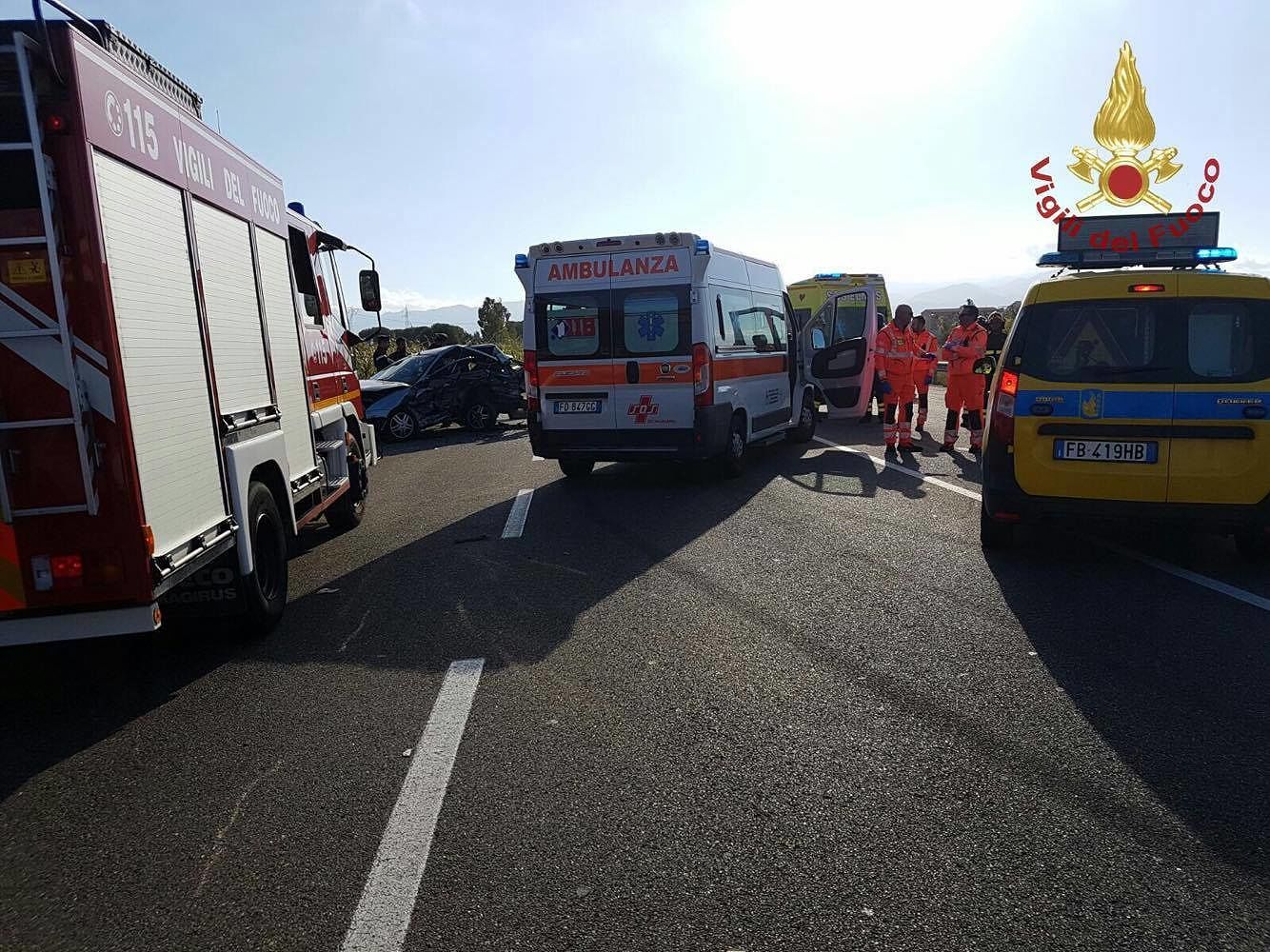 Uta, schianto choc sulla statale 130: quattro feriti intrappolati nelle lamiere