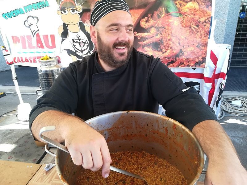 Fregola cotta e granseola: il pilau calasettano conquista il palato di cagliaritani e croceristi