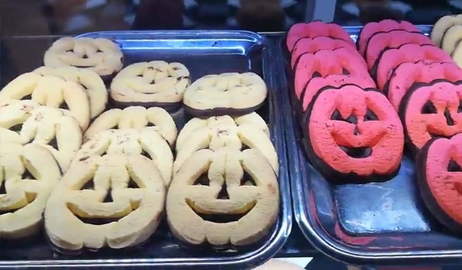 Anche a Cagliari è Halloween mania: zucche, pipistrelli e persino bare da mangiare