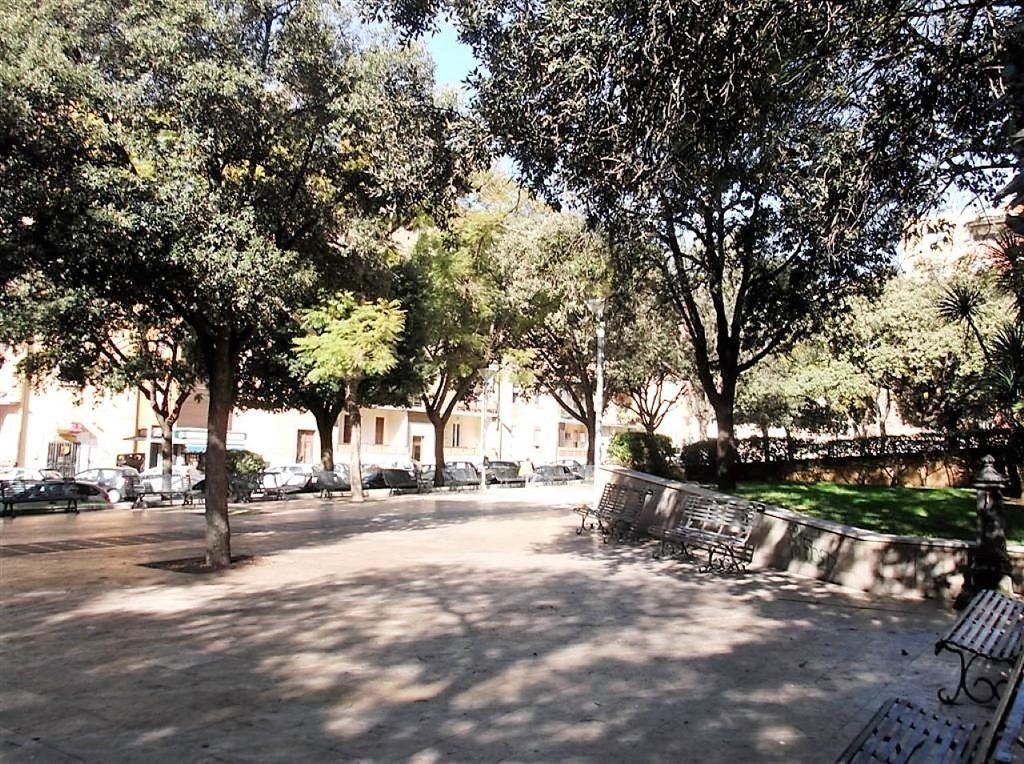 Piazza Michelangelo, con una pistola giocattolo rapina un “Money Transfer”