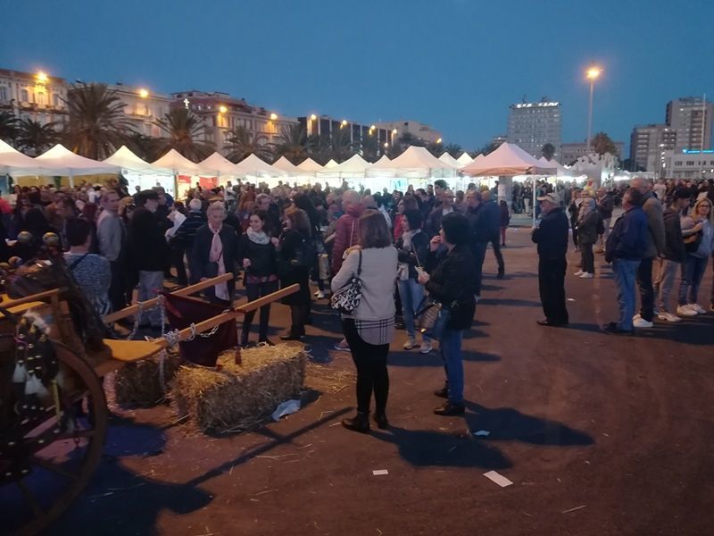 Il porto di Cagliari come Barcellona: tutti pazzi per il cibo sardo