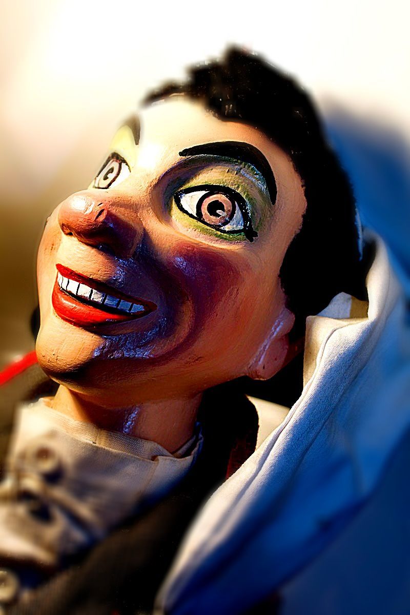 I Burattini della Commedia di Pigoni nello spettacolo “Il Dottore Innamorato”