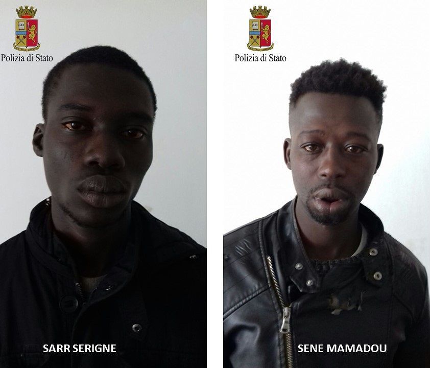 Rubano uno scooter in via Baylle, in manette due senegalesi