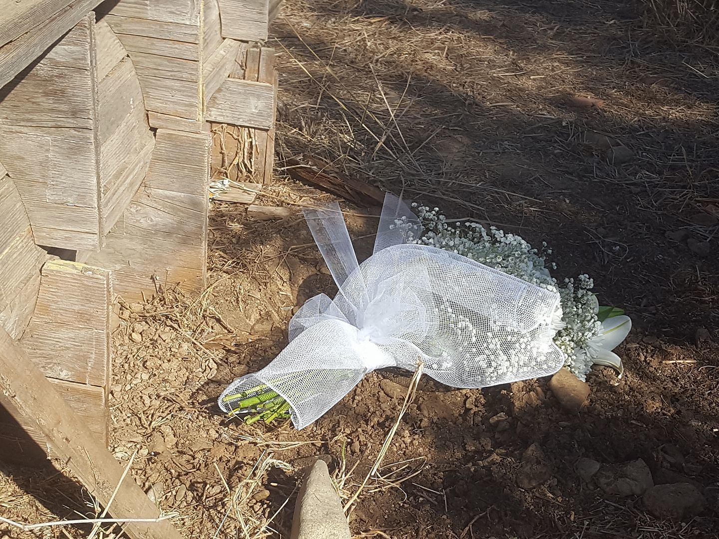 Assemini, i fiori del sindaco per l’addio a Giovanna Piras: “In su chelu siasta”