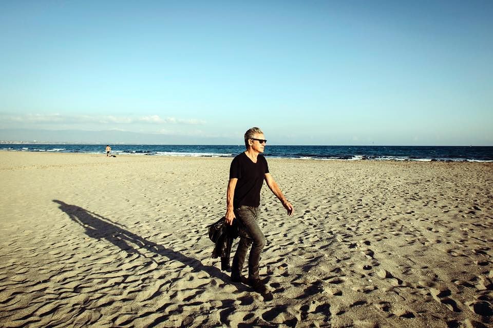 Ligabue al Poetto prima del concerto a Cagliari: “Sole, mare e rock and roll”