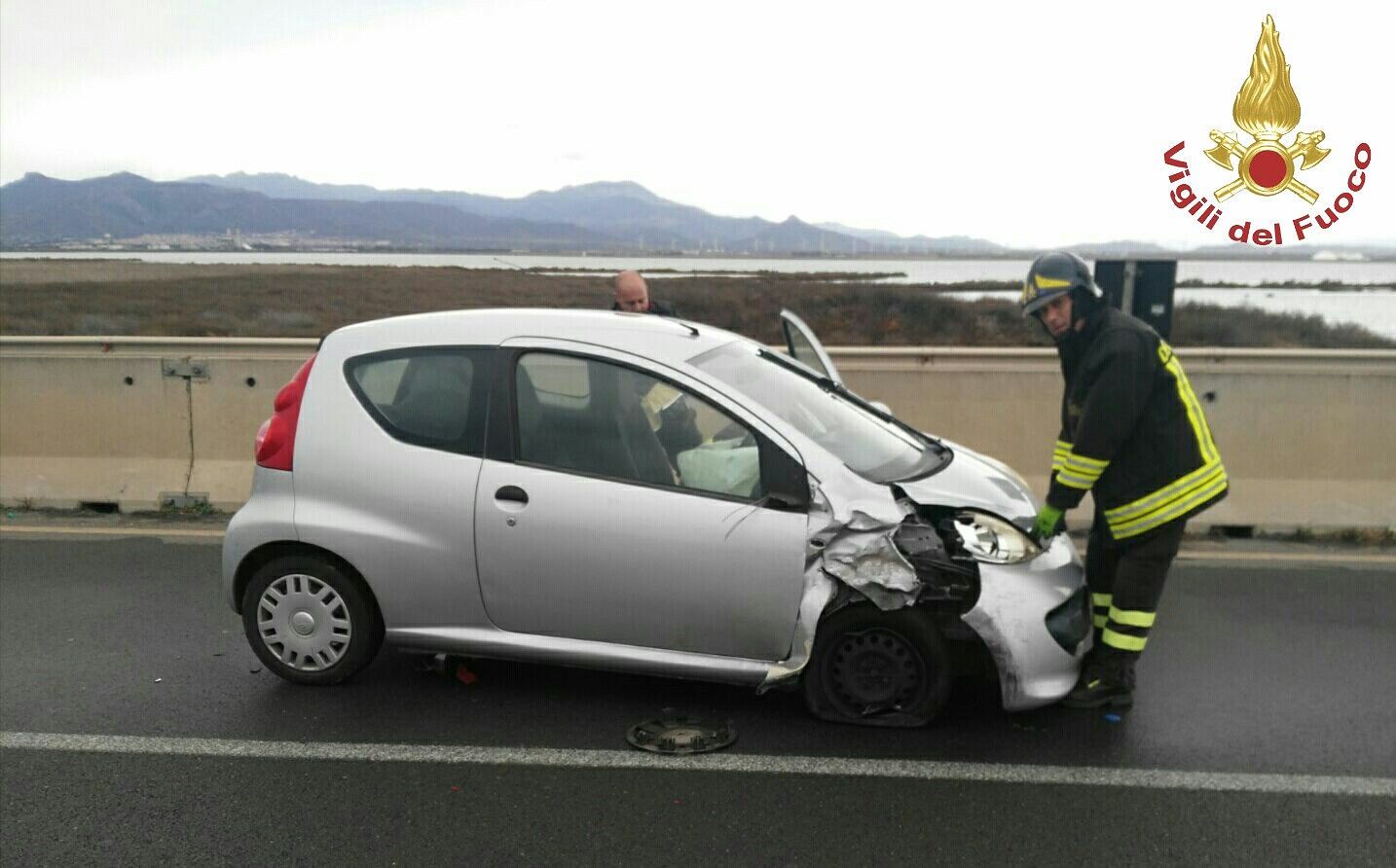 Scontro tra due auto sulla Sulcitana-bis: ci sono feriti