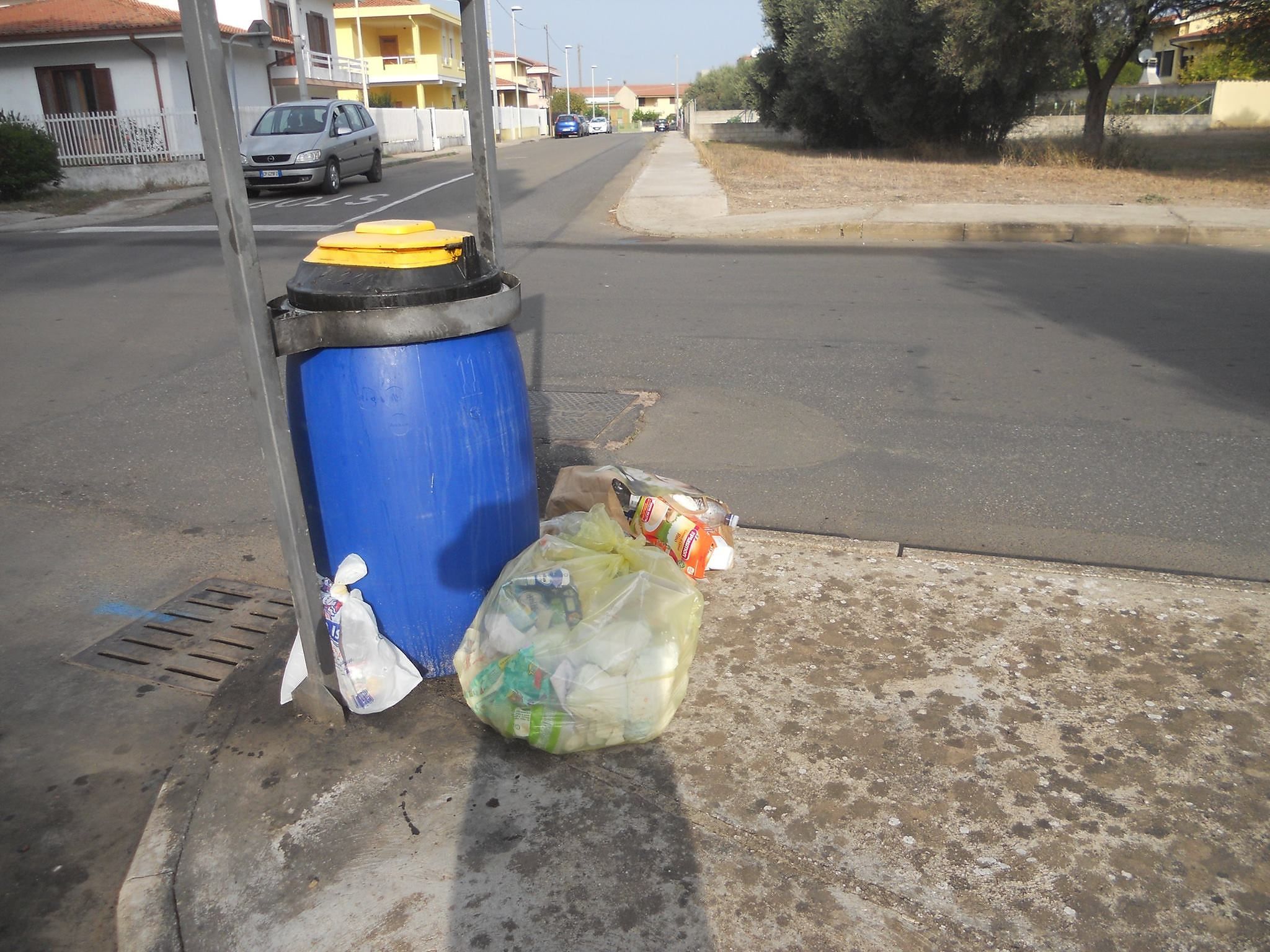 “San Gavino, anche i pannolini buttati per terra: città dello zafferano o dei rifiuti?”