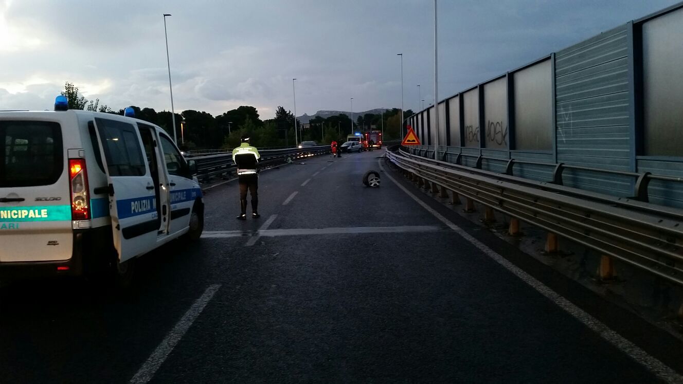 Cagliari, manto stradale scivoloso: due incidenti all’alba