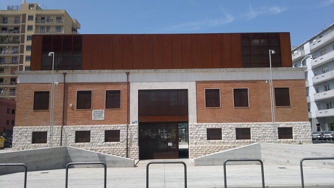 Mediateca, Fdi: “Nella zona bivacchi, molestie e risse tra ubriachi”