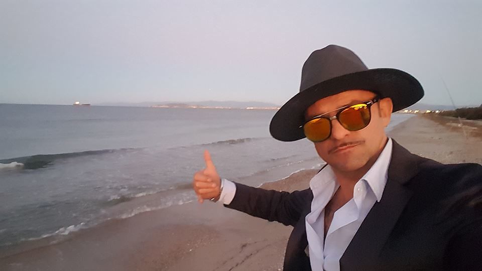 “Ha offeso la dignità di Gigi Riva”, bufera sul video di Antonangelo