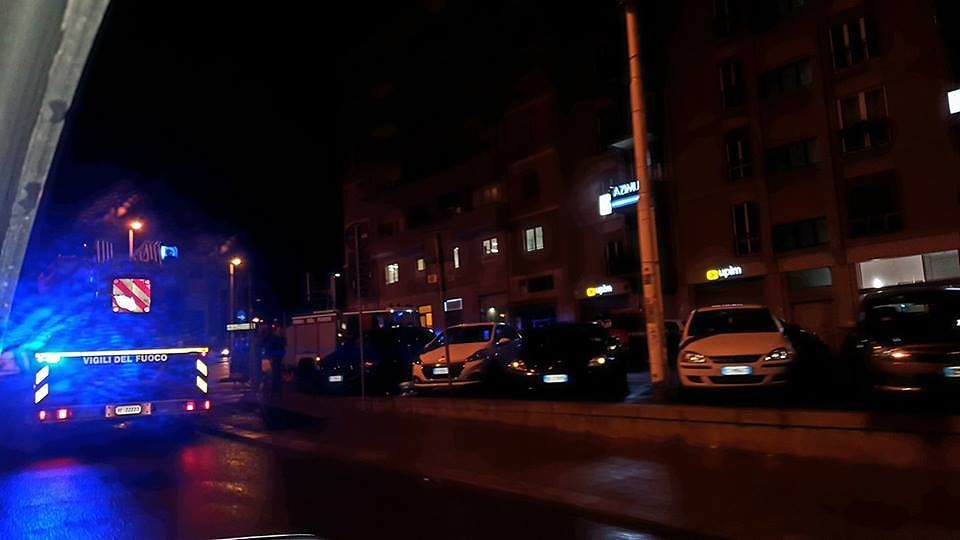 Paura in piazza Repubblica, fiamme nel balcone per una sigaretta