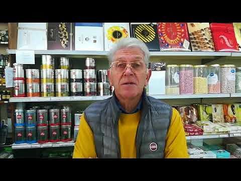 Italo, da 55 anni vende dolci in viale Trieste: “Qui il degrado, ma il comune pensa alle multe”