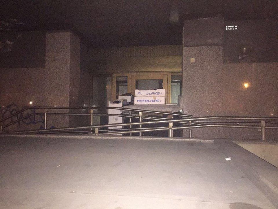 Viale Bonaria, “risorge” il dormitorio dell’ex Cariplo: proteste dei residenti