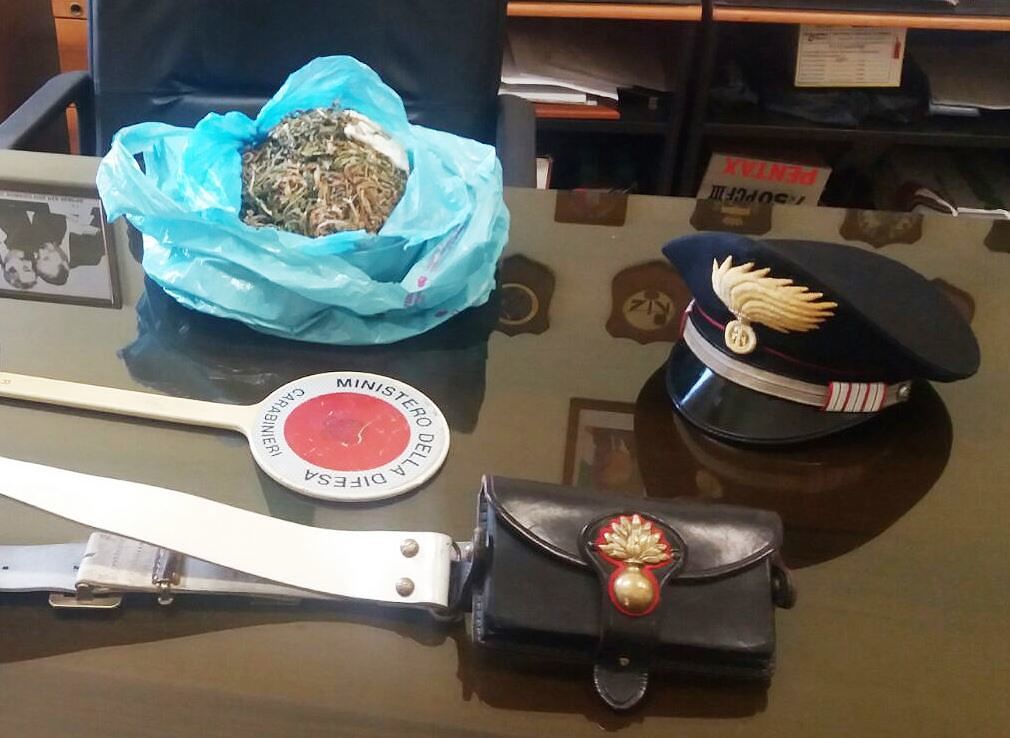 Girasole, ritrovati tre etti di marijuana abbandonati sulla linea ferroviaria del trenino verde