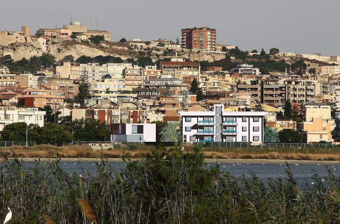 Quattro piani di cemento davanti all’oasi di Molentargius