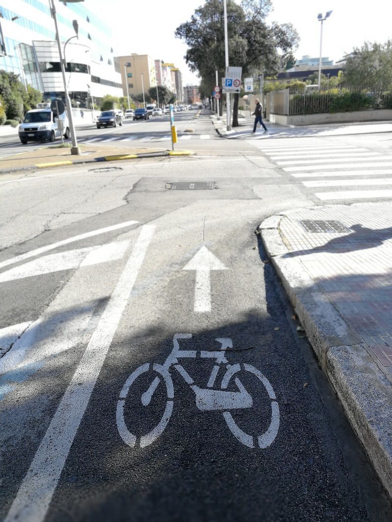 Via dei Giudicati, pista ciclabile, Fdi: “Inutilizzata e poco sicura”