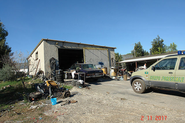 Corpo Forestale, smaltimento illegale di rifiuti: scoperta a Piscinas un’officina abusiva