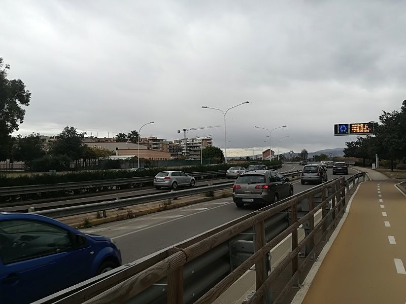 Cagliari, il mistero dell’asse mediano: scomparsi maxi rotonda e limite a 50