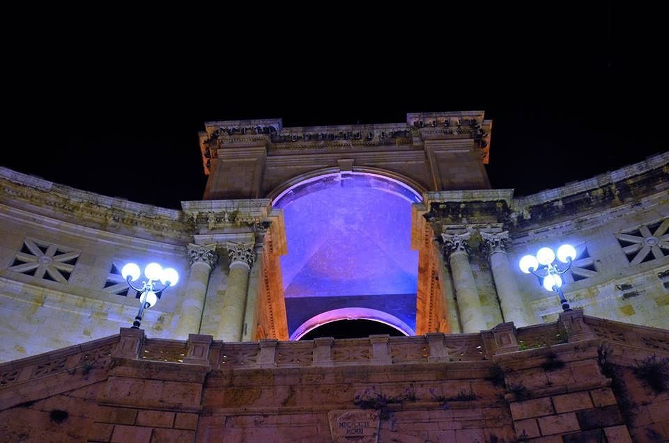 La torre del Bastione Saint Remy si illumina di blu per la Giornata Mondiale della Prematurità