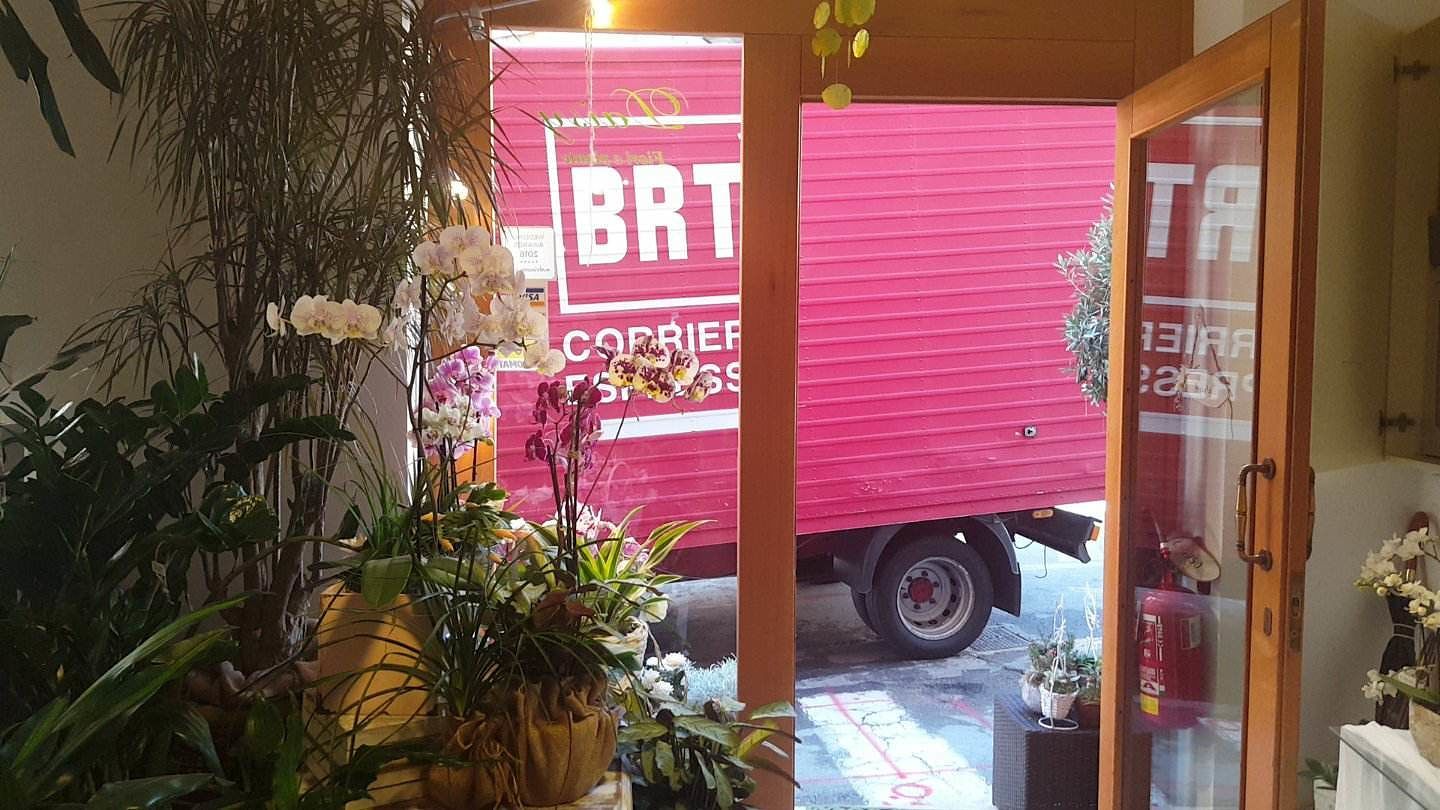 Zone pedonali di Cagliari: “Noi negozianti in ostaggio dei corrieri”