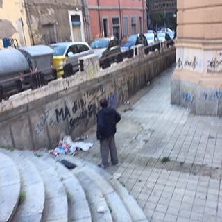 “Cagliari, via Malta attentato alla salute nell’indifferenza di Poste e Comune”