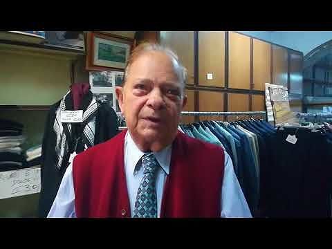 L’addio dello storico sarto di via Azuni: “Chiudo bottega, a 80 anni voglio riposarmi”
