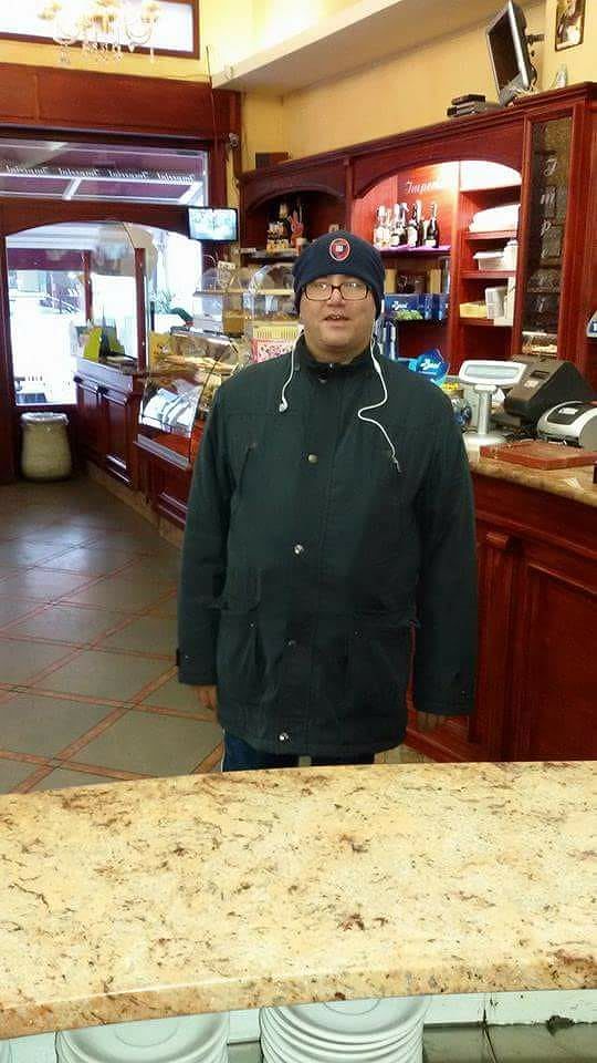 Quartu, addio a Nicola “Coca-cola”: il gigante buono con le cuffiette