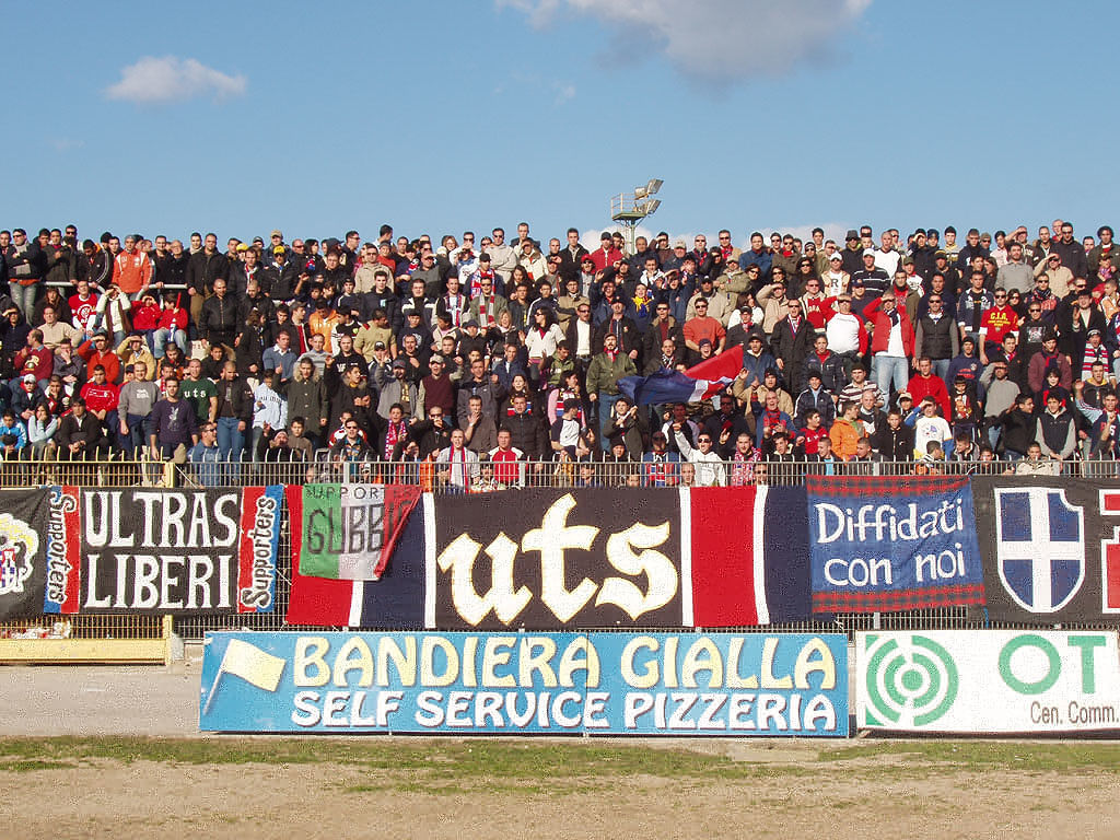 “Gigi Riva pezzo di m…”, gli assurdi insulti dei tifosi della Torres a Rombo di Tuono