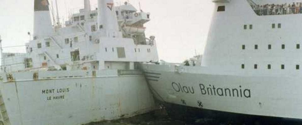 “Tirrenia, a Cagliari arrivano traghetti-carretta reduci da collisioni con navi nucleari”