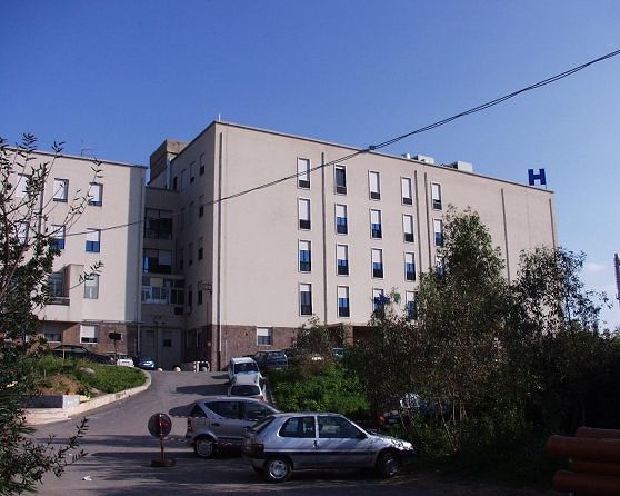 Carbonia, ladri scatenati nel reparto dialisi: derubati pazienti e medici