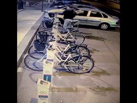 Cagliari, ruba una bici e Zedda pubblica il video: “Abbonati, costa meno della denuncia”