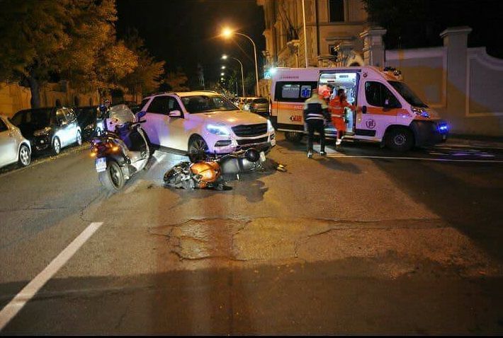 Schianto in viale Trento tra moto e Mercedes, gravissimo un 49 enne a Cagliari